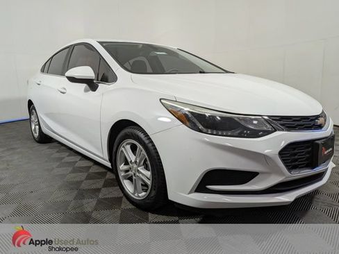 Used 2018 Chevrolet Cruze LT w/ Convenience Package FWD image 1