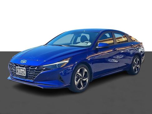 Used 2023 Hyundai Elantra SEL w/ Convenience Package FWD image 3