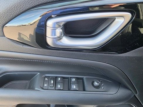 New 2026 Jeep Compass Latitude image 11