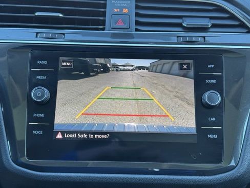 Used 2019 Volkswagen Tiguan SE w/ Panoramic Sunroof Package image 17