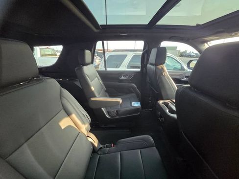 Used 2023 Chevrolet Tahoe Z71 w/ Luxury Package AWD/4WD image 12