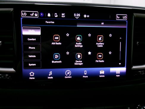 Used 2024 Chrysler Pacifica Touring-L FWD image 4