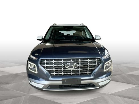 Used 2023 Hyundai Venue Limited w/ Cargo Package FWD image 3