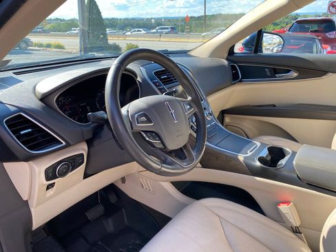Used 2017 Lincoln MKX Select w/ Select Plus Package AWD/4WD image 11