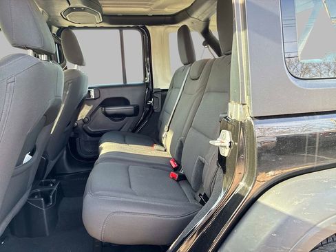 Used 2022 Jeep Wrangler Unlimited Sport image 13