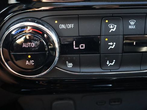Used 2024 Chevrolet Trax ACTIV w/ Sunroof Package FWD image 25