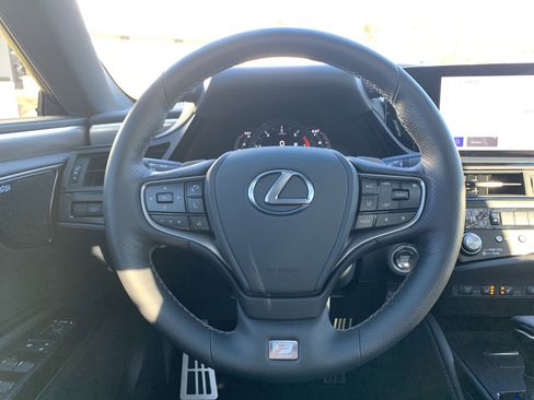 Used 2025 Lexus ES 350 F Sport w/ Accessory Package (Z2) image 18