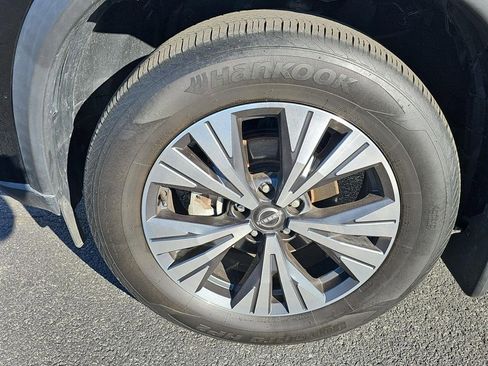 Used 2023 Nissan Rogue SV image 4