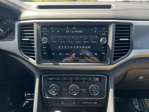Used 2021 Volkswagen Atlas Cross Sport SE FWD image 18