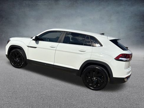 Used 2025 Volkswagen Atlas Cross Sport SE w/ Panoramic Sunroof Package image 3