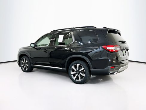 Used 2023 Honda Pilot Touring image 5