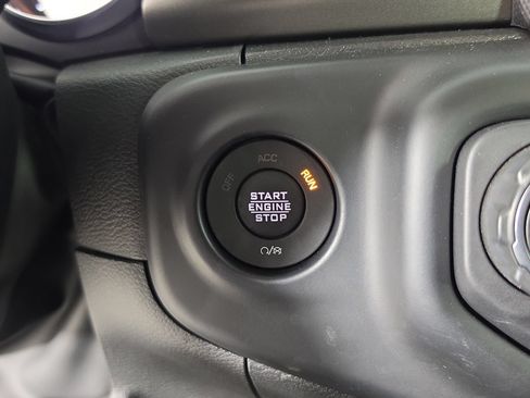 Used 2023 Jeep Gladiator Sport AWD/4WD image 30