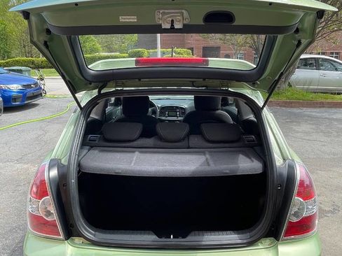 Used 2011 Hyundai Accent GS image 9