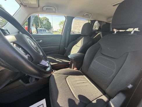 Used 2017 Jeep Renegade Altitude FWD image 13
