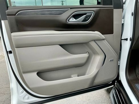 Used 2023 GMC Yukon SLT AWD/4WD image 41