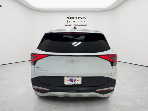 Used 2024 Kia Sportage EX FWD image 4