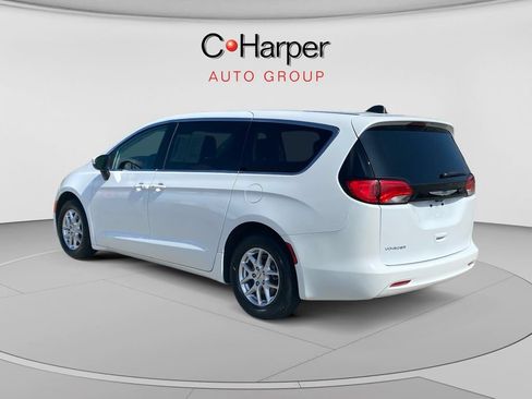 Used 2023 Chrysler Voyager LX FWD image 5