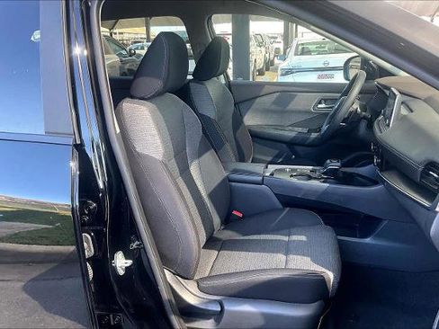 Certified 2023 Nissan Rogue SV image 9