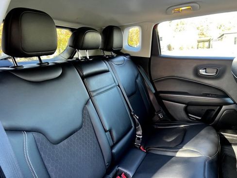 Used 2017 Jeep Compass Latitude image 21