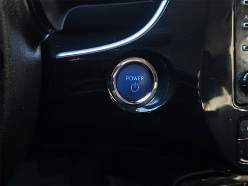 Used 2022 Toyota Prius LE image 19