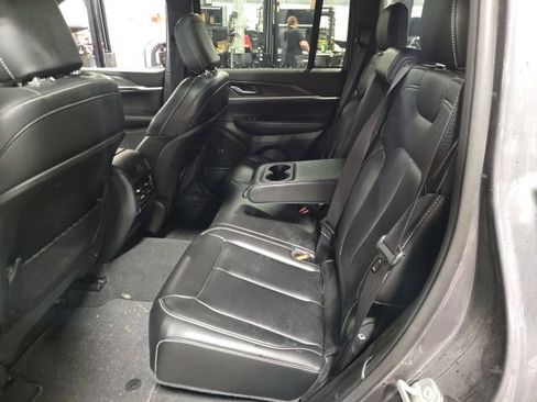 Used 2024 Jeep Grand Cherokee Limited AWD/4WD image 12