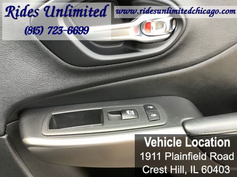 Used 2019 Jeep Cherokee Latitude Plus w/ Comfort/Convenience Group FWD image 38