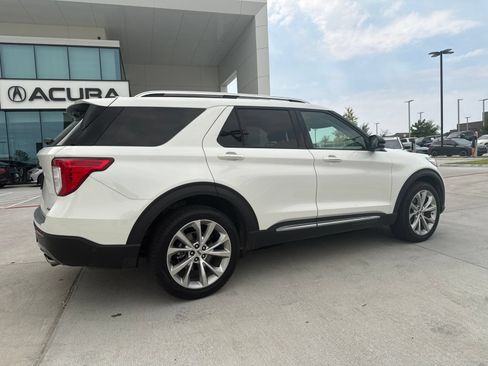 Used 2021 Ford Explorer Platinum w/ Equipment Group 601A AWD/4WD image 2