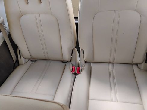 Used 2014 Lincoln MKT FWD image 12