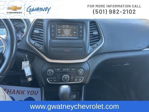 Used 2016 Jeep Cherokee Sport w/ Cold Weather Group image 16