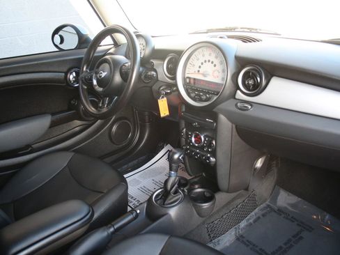 Used 2011 MINI Cooper Hardtop image 7