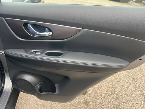 Used 2016 Nissan Rogue S FWD image 15