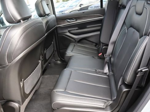 New 2024 Jeep Grand Cherokee L Limited w/ Luxury Tech Group II image 17