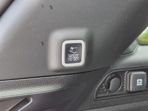 Used 2024 Jeep Grand Cherokee Limited AWD/4WD image 7