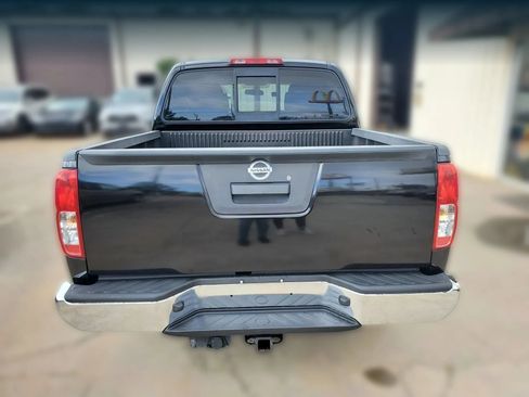Used 2015 Nissan Frontier SV RWD image 12