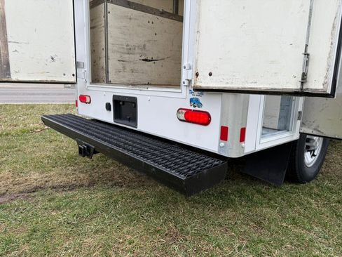 Used 2018 Chevrolet Express 3500 image 25