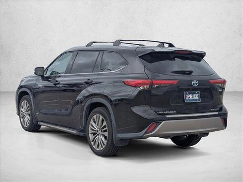 Used 2021 Toyota Highlander Platinum image 5