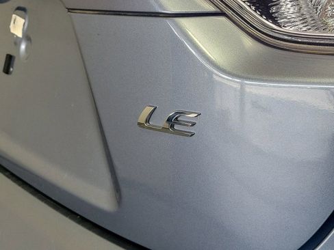 Used 2022 Toyota Corolla LE image 7