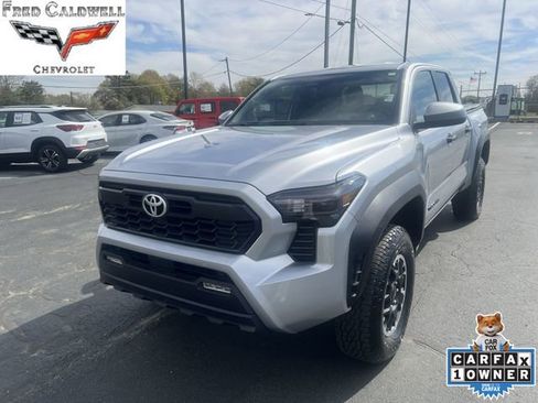 Used 2025 Toyota Tacoma TRD Off-Road AWD/4WD image 1