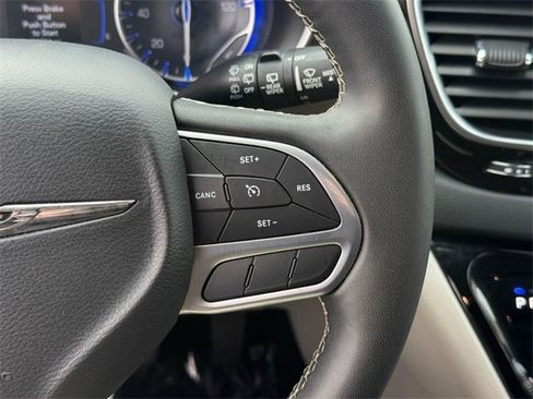 Used 2023 Chrysler Voyager LX image 21