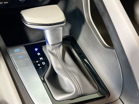 Used 2024 Hyundai Elantra SEL FWD image 25