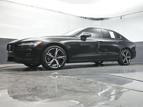 Certified 2025 Volvo S60 B5 Plus AWD/4WD image 33