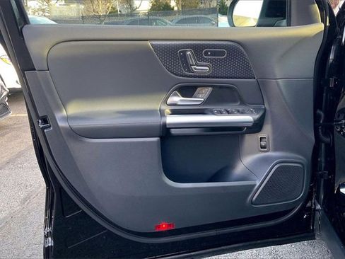 Used 2025 Mercedes-Benz GLA 250 4MATIC image 17