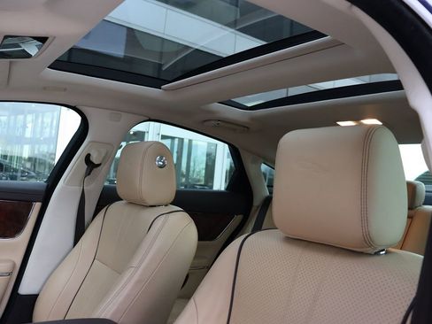 Used 2016 Jaguar XJ R-Sport image 11