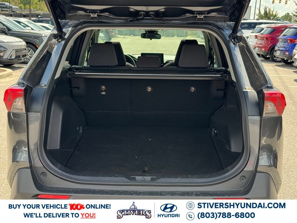 Used 2021 Toyota RAV4 XLE w/ Convenience Package AWD/4WD image 18