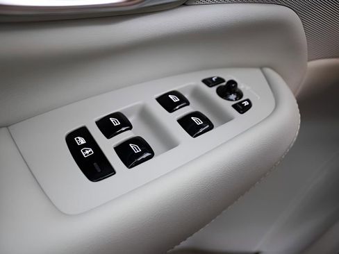 New 2025 Volvo XC90 T8 Plus w/ Protection Package Premier image 21