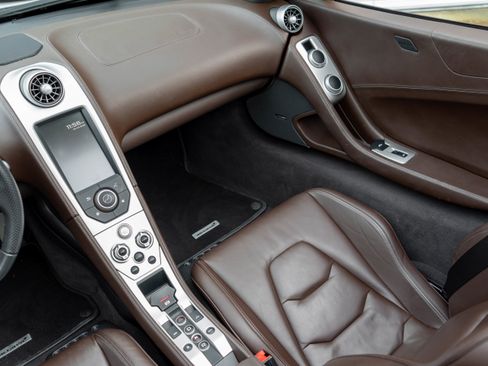 Used 2015 McLaren 650S Spider image 19