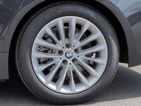 Used 2021 BMW 530e xDrive w/ Premium Package AWD/4WD image 13
