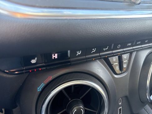 Used 2019 Chevrolet Blazer LT image 6