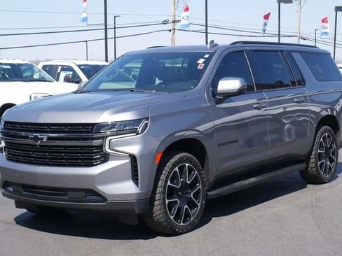 Used 2021 Chevrolet Suburban RST w/ Luxury Package AWD/4WD image 9