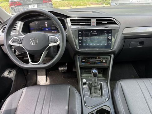 Used 2023 Volkswagen Tiguan SE w/ Panoramic Sunroof Package FWD image 28
